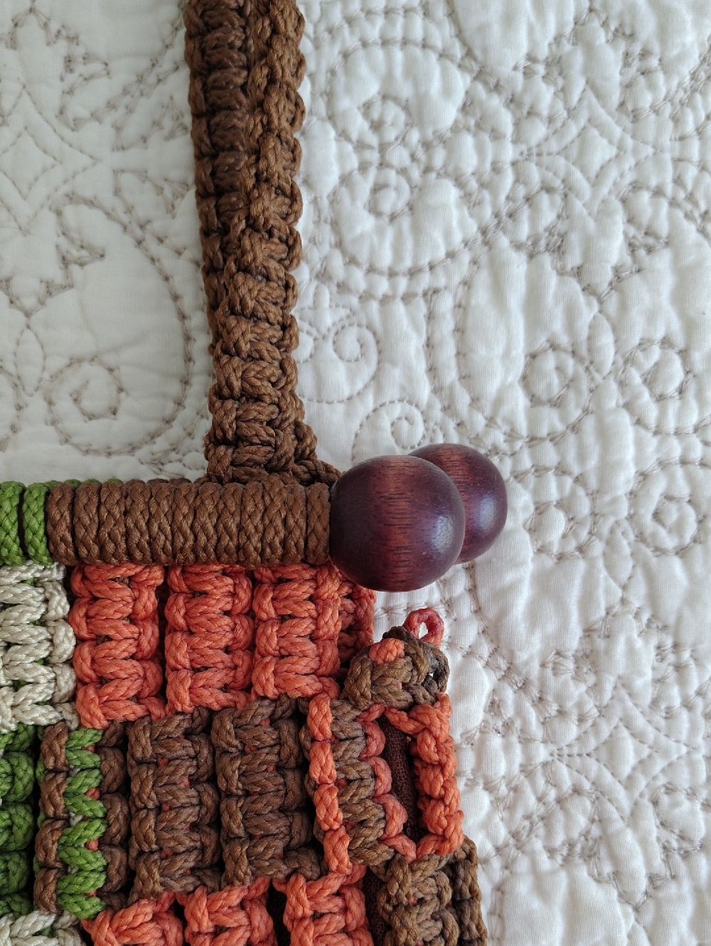 Vintage 1970's Macrame Shoulder Bag With Wooden Rods - Picture 6 of 15